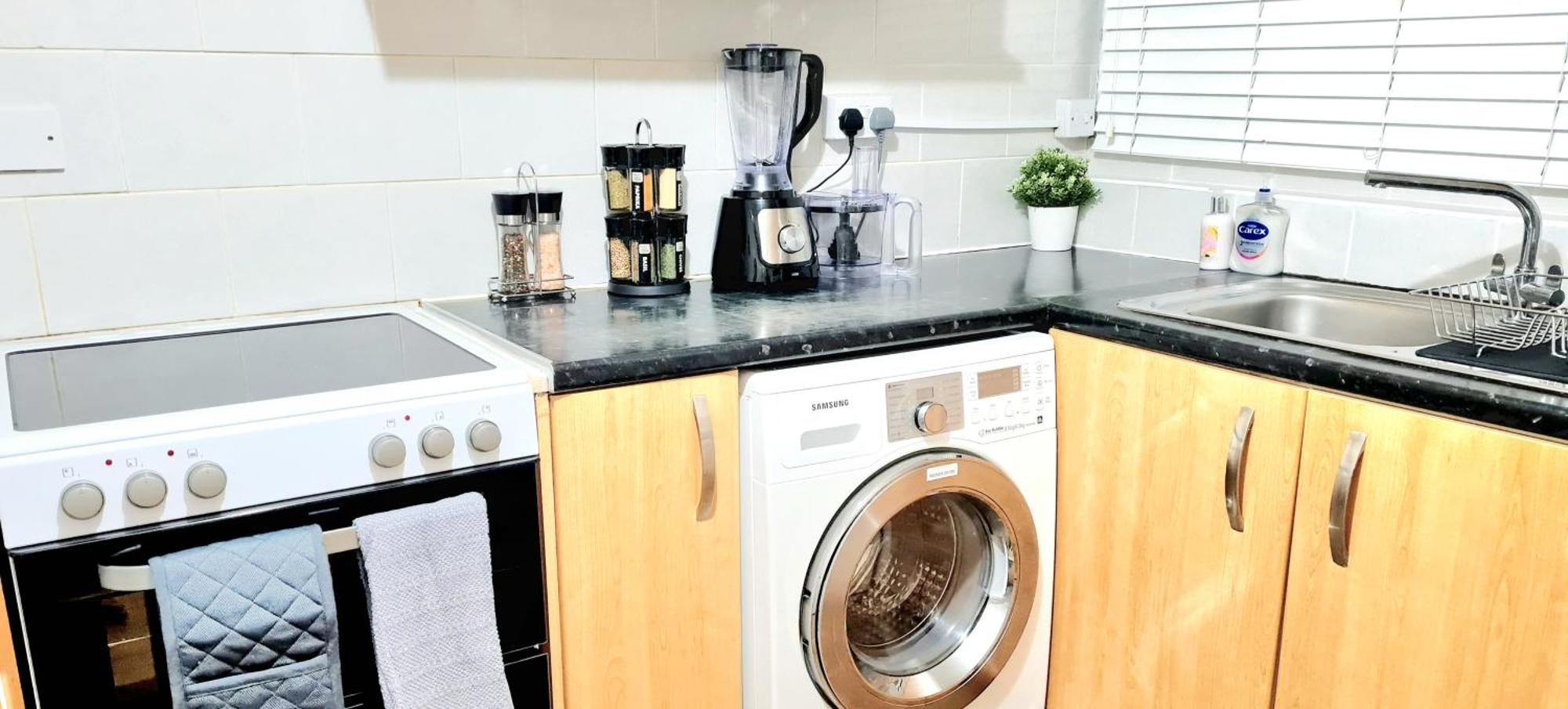 Cosy Luxurious 3 Bedroom House, Free Parking, Free Wifi, Private Garden, Free Netflix Havering Ngoại thất bức ảnh